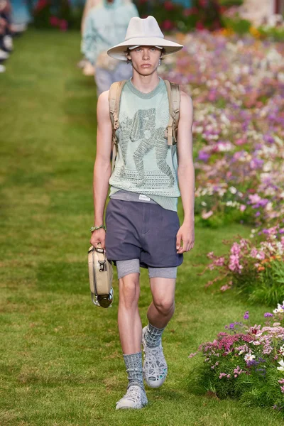 Look 7